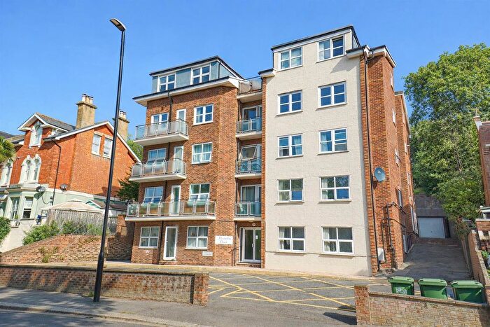 3 Bedroom Flat For Sale In St. Helens Road, Hastings, TN34