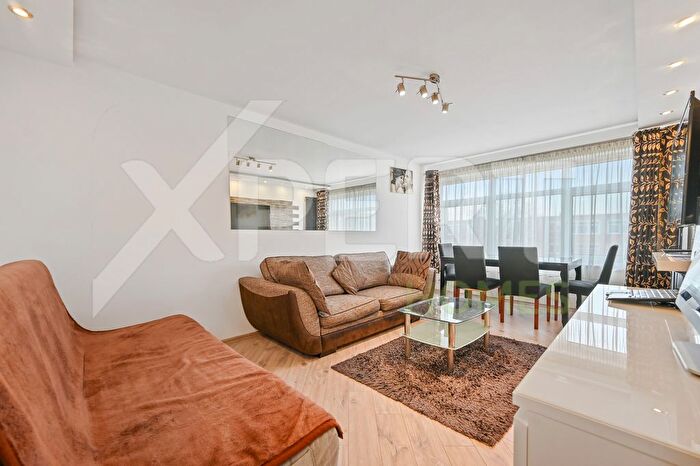 2 Bedroom Flat For Sale In Farm Road, Hounslow, TW4