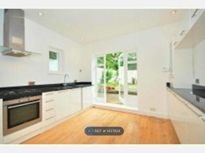 1 Bedroom Flat To Rent In Killyon Road, London, SW8