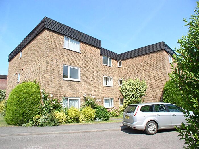 1 Bedroom Flat To Rent In Mount Felix, Walton On Thames, Surrey, KT12