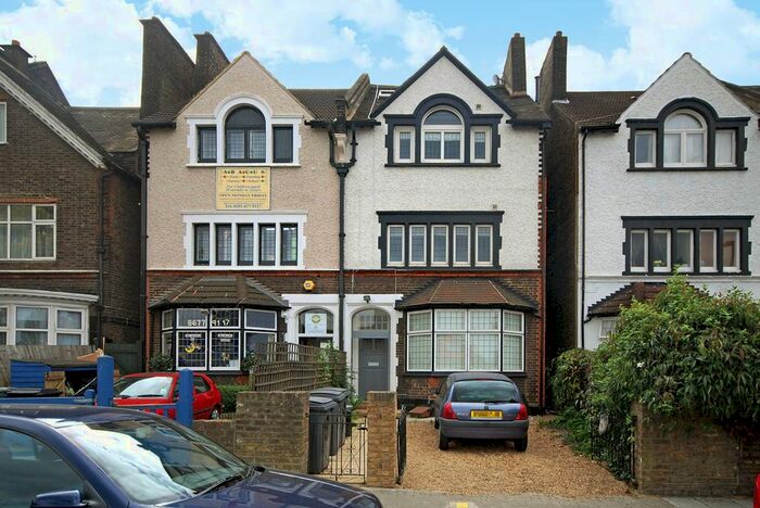 3 Bedroom Flat To Rent In Drewstead Road, Streatham Hill, London, SW16