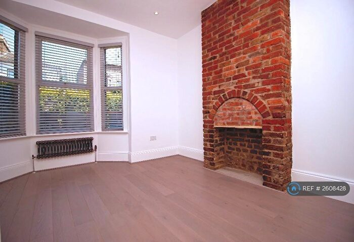 1 Bedroom Flat To Rent In Albert Square, London, E15