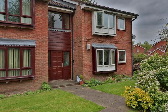 1 Bedroom Flat To Rent In Lydstep Court, Callands, Warrington, WA5