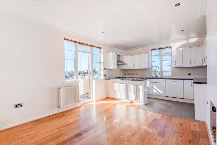 2 Bedroom Flat To Rent In Brian Court, Wetherill Road, Muswell Hill, London, N10