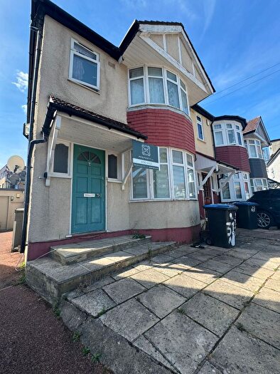 2 Bedroom Flat To Rent In Flacon Crescent, Enfield, EN3