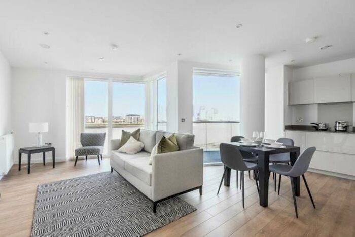 3 Bedroom Flat To Rent In Harrison Walk, London, SE10