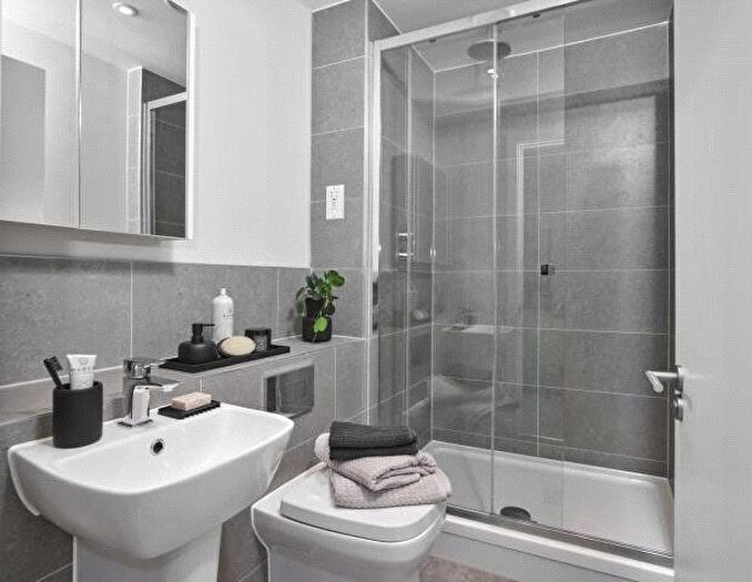 2 Bedroom Flat To Rent In Market Street, Newbury, Berkshire, RG14
