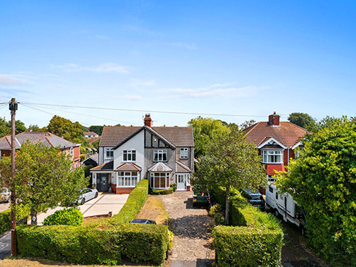 3 Bedroom Semi Detached House For Sale In Waltham Road, Scartho, DN33