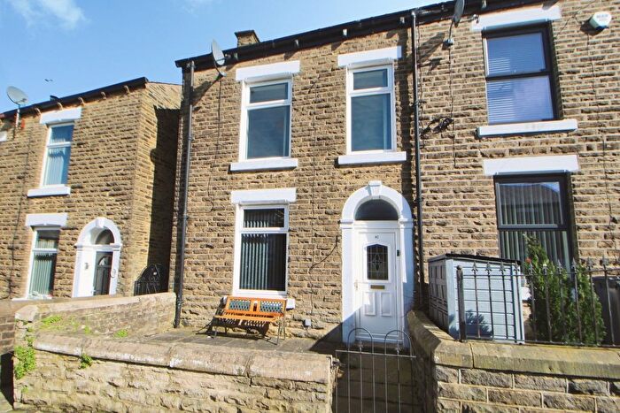 3 Bedroom End Of Terrace House For Sale In St. Marys Road, Glossop, Derbyshire, SK13