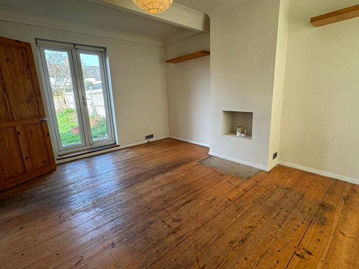 3 Bedroom Semi Detached House To Rent In East Barnet Road, Barnet, EN4