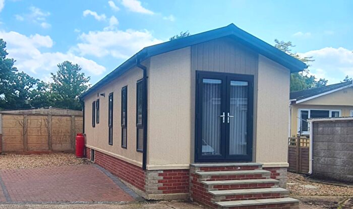 2 Bedroom Mobile/park Home For Sale In Shirkoak Park, Woodchurch, Ashford, TN26