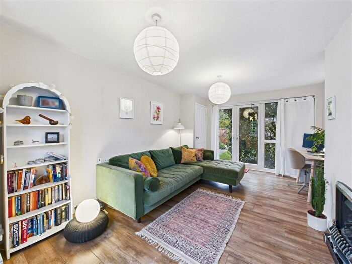 2 Bedroom Terraced House For Sale In Grasscroft Close, Chesterfield, S40