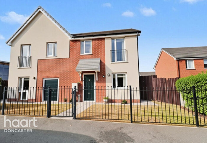3 Bedroom Semi-Detached House For Sale In Thompson Avenue, Edlington, Doncaster, DN12