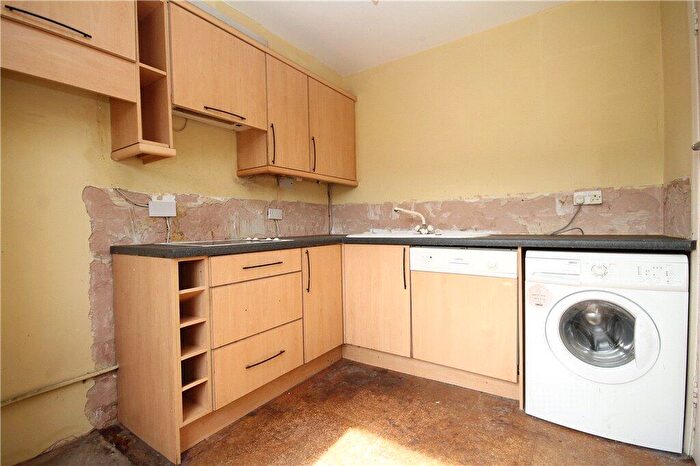 1 Bedroom Apartment For Sale In Waldrons Path, Bramley Hill, South Croydon, CR2