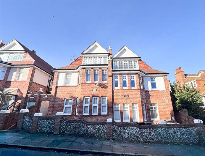1 Bedroom Flat For Sale In South Cliff Avenue, Eastbourne, BN20