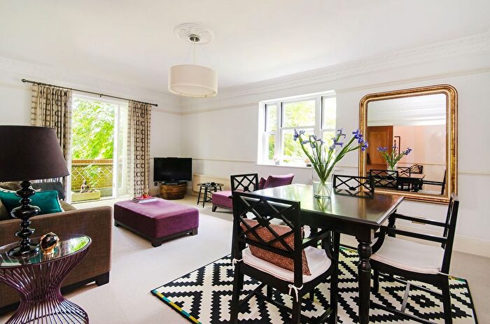 2 Bedroom Flat For Sale In Roxeth Hill, Harrow, HA2