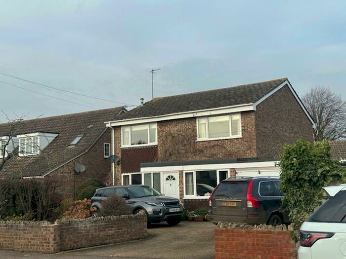 3 Bedroom Detached House To Rent In Oakley Road, Clapham, MK41