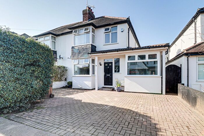4 Bedroom Semi Detached House For Sale In Vesta Avenue, St. Albans, Hertfordshire, AL1