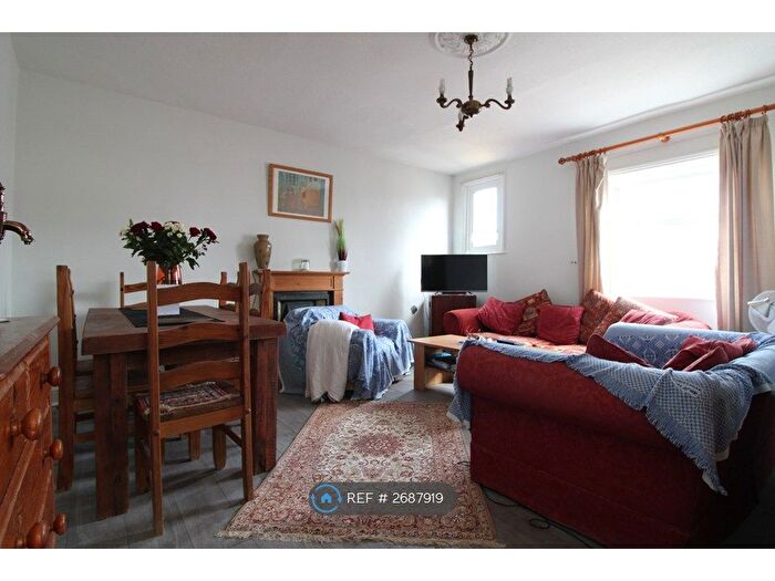 3 Bedroom Flat To Rent In Gilbey Road, London, SW17