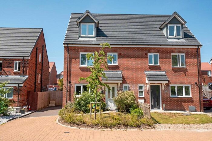 4 Bedroom Semi-Detached House For Sale In Swinburn Road, Andover, SP11