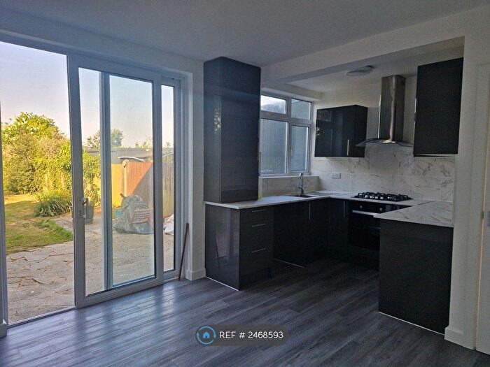 3 Bedroom End Of Terrace House To Rent In Poynters Road, Luton, LU4