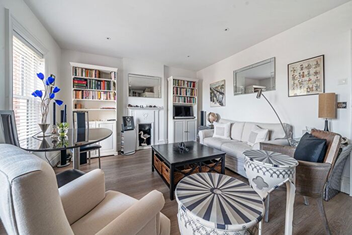 2 Bedroom Flat To Rent In Park Road, Winchester, SO23