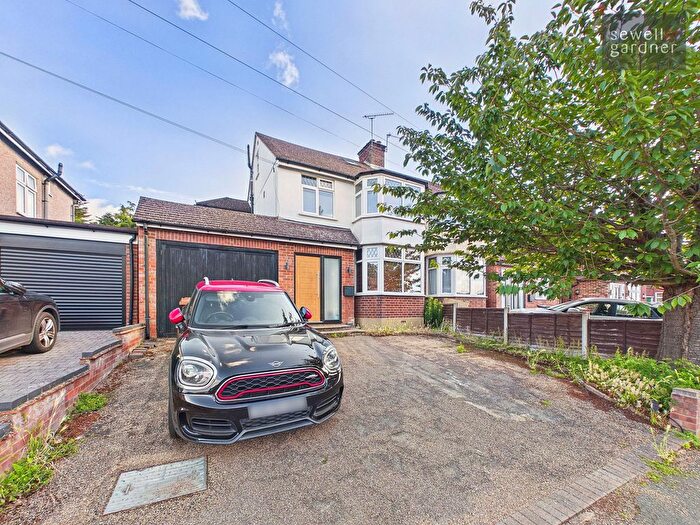 4 Bedroom Semi Detached House For Sale In Lewes Way, Croxley Green, Rickmansworth, WD3