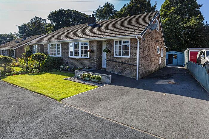 2 Bedroom Semi Detached Bungalow To Rent In Kirkwood Drive, Lindley, Huddersfield, HD3