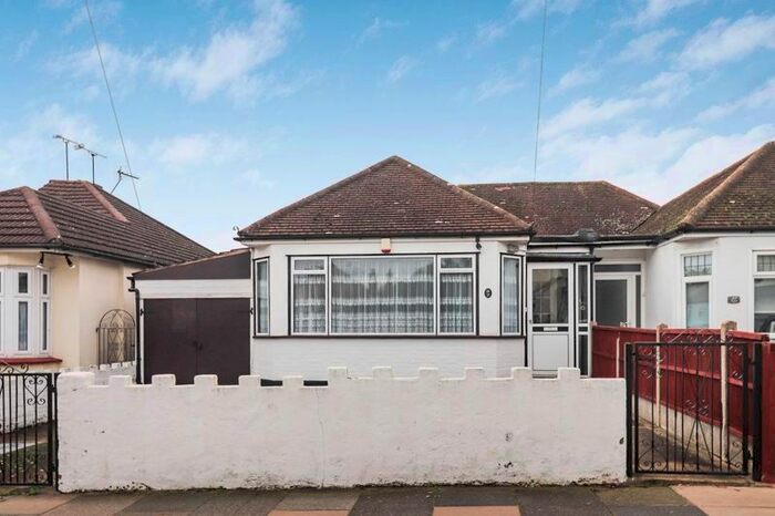 3 Bedroom Detached Bungalow To Rent In Springfield Drive, Westcliff-On-Sea, SS0
