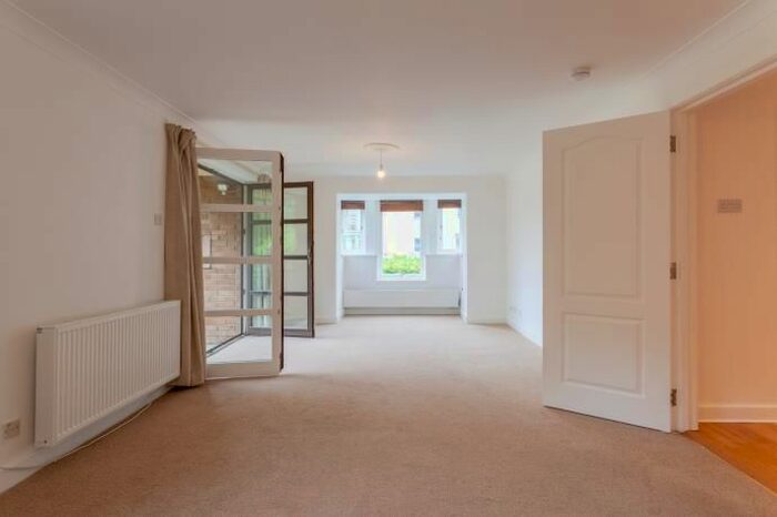 2 Bedroom Flat To Rent In North Werber Park, Fettes, Edinburgh, EH4