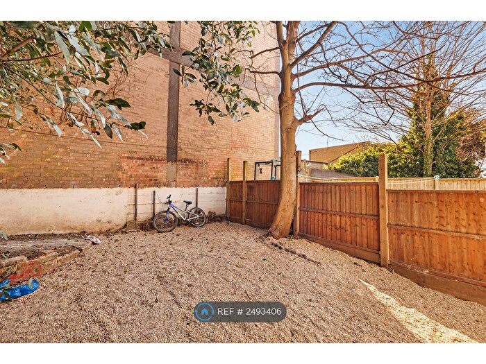 Studio To Rent In Chatfield Road, Croydon, CR0