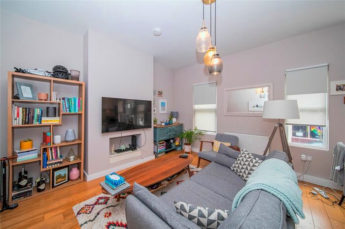 2 Bedroom Flat To Rent In Upper Richmond Road West, London, SW14