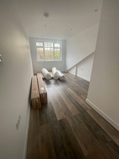 3 Bedroom Flat To Rent In London, NW2