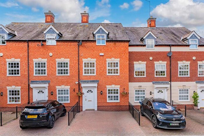 3 Bedroom Town House For Sale In Heritage Court, Kettering, NN16