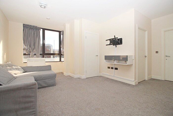 2 Bedroom Flat To Rent In - Staines Road West, Sunbury-On-Thames, TW16