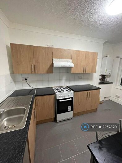 3 Bedroom Flat To Rent In Cwmamman Road, Glanamman, Ammanford, SA18