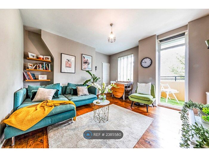 3 Bedroom Flat To Rent In Tulse House, London, SW2