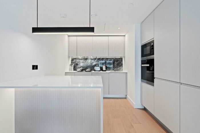 2 Bedroom Flat To Rent In Fountain Park Way, White City, London, W12