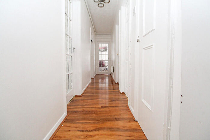 2 Bedroom Flat To Rent In Herrick Close, SO19