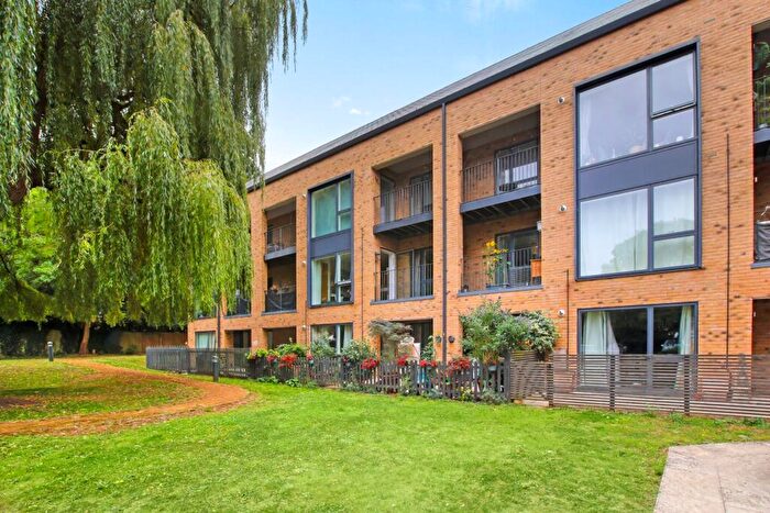 2 Bedroom Apartment For Sale In Larges Lane, Bracknell, RG12