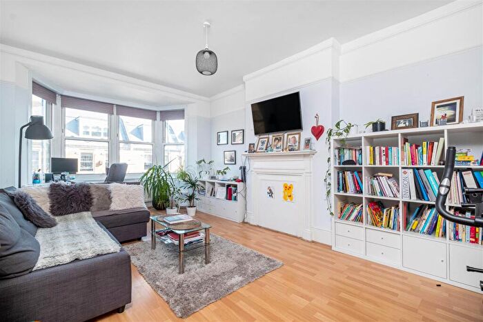 2 Bedroom Flat To Rent In Upper Richmond Road West, East Sheen, SW14