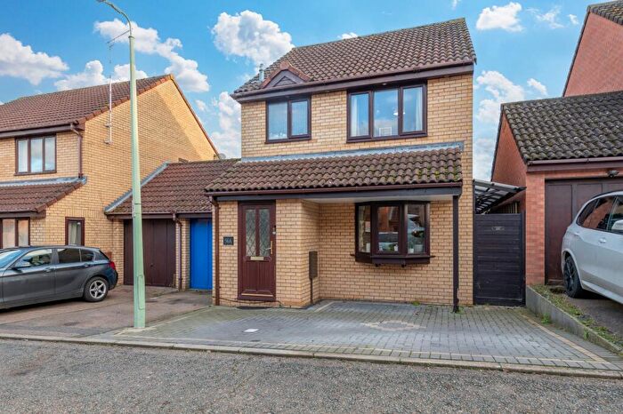 3 Bedroom Link Detached House For Sale In Bill Rickaby Drive, Newmarket, CB8