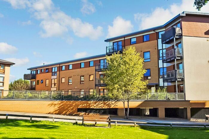 2 Bedroom Flat To Rent In Three Bridges, Crawley, RH10