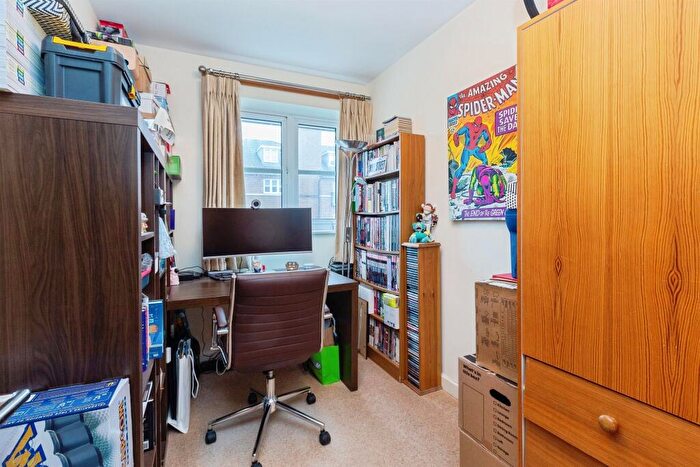 2 Bedroom Apartment For Sale In Viridian Square, Aylesbury, HP21