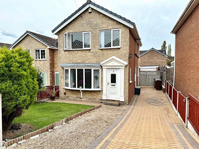 3 Bedroom Detached House For Sale In Stoneleigh Grove, Ossett, West Yorkshire, WF5