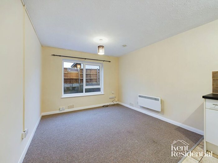 1 Bedroom Studio To Rent In Breton Road, Rochester, ME1