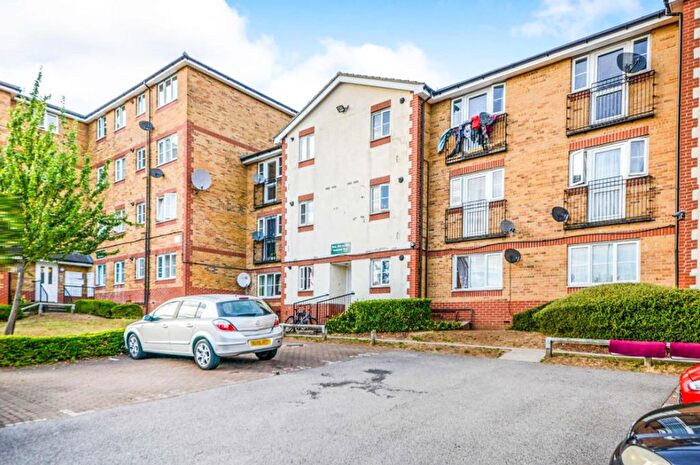 2 Bedroom Flat To Rent In Kingsway, Luton, LU4