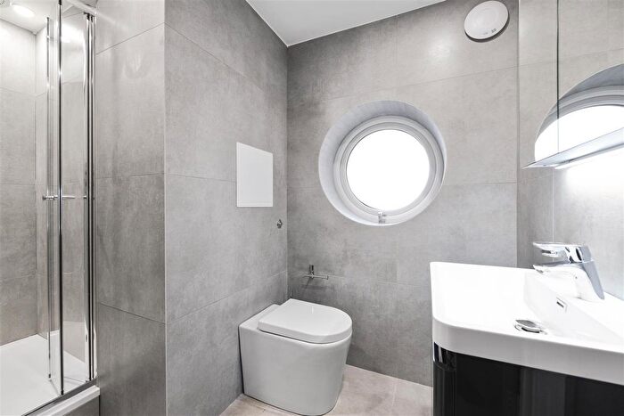 3 Bedroom Flat To Rent In St. Johns Wood Park, London, NW8