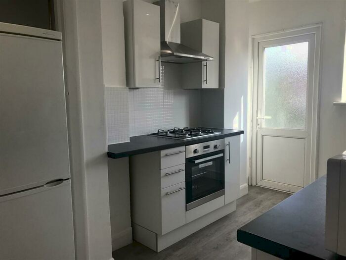 5 Bedroom Apartment To Rent In Parson Street, London, NW4