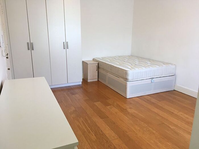 Studio To Rent In The Grove, London, W5